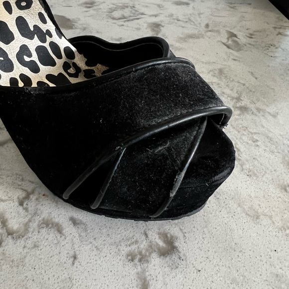 3/$30 (bundle) Black velvet heel - Picture 8 of 12